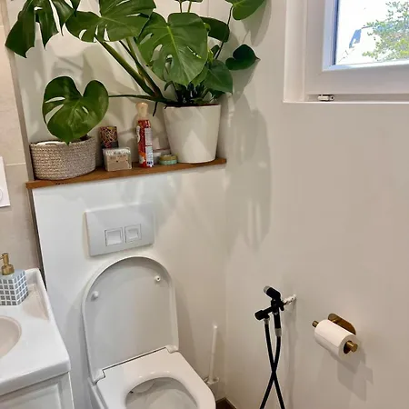 2 Bedroom Near Train Station *
