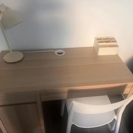 2 Bedroom Near Train Station Appartement